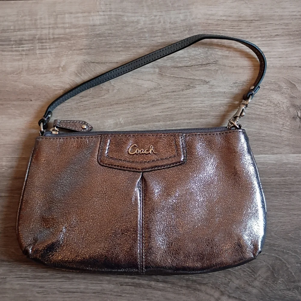 Coach Vintage Y2K Metallic Gold Champagne Leather Zip Wristlet Pouch Mini Bag‎